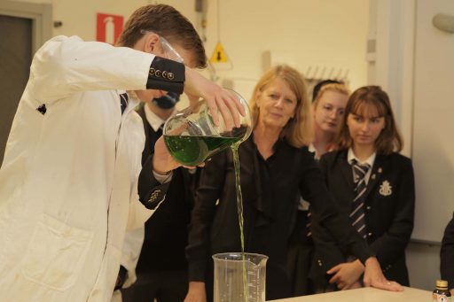 Naturvetenskap - lektion i labbet